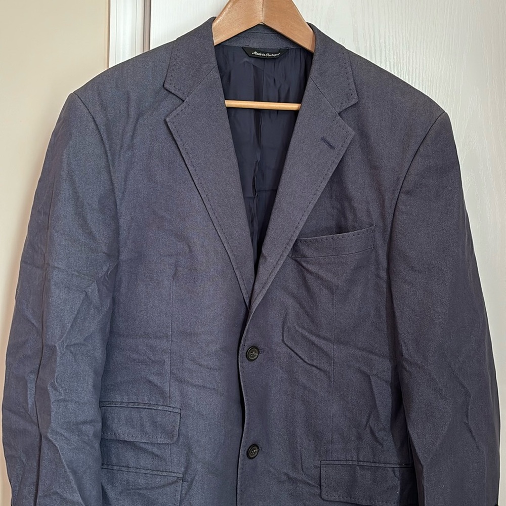Today’s man single button jacket.